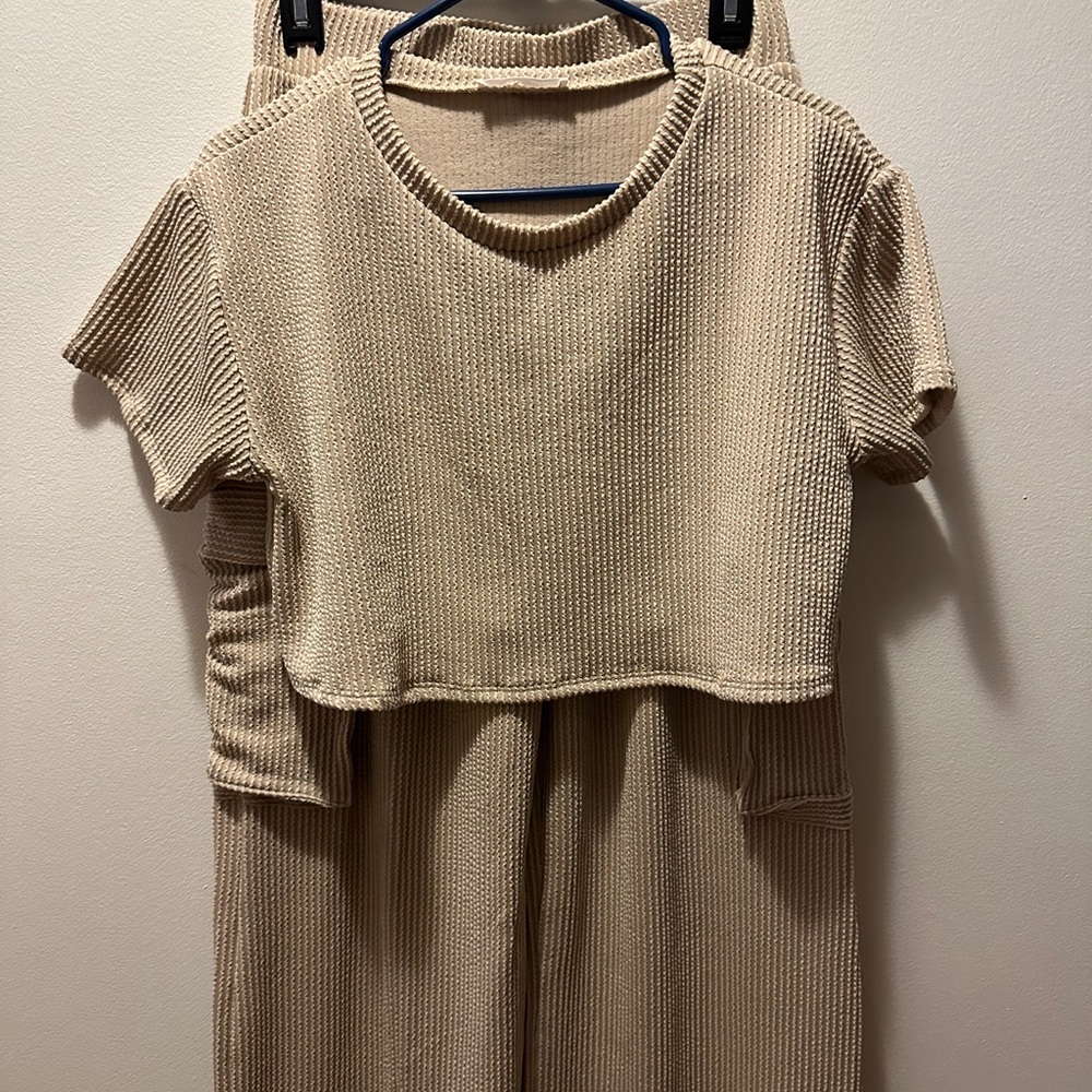 WinWin Cream Knit Ensemble